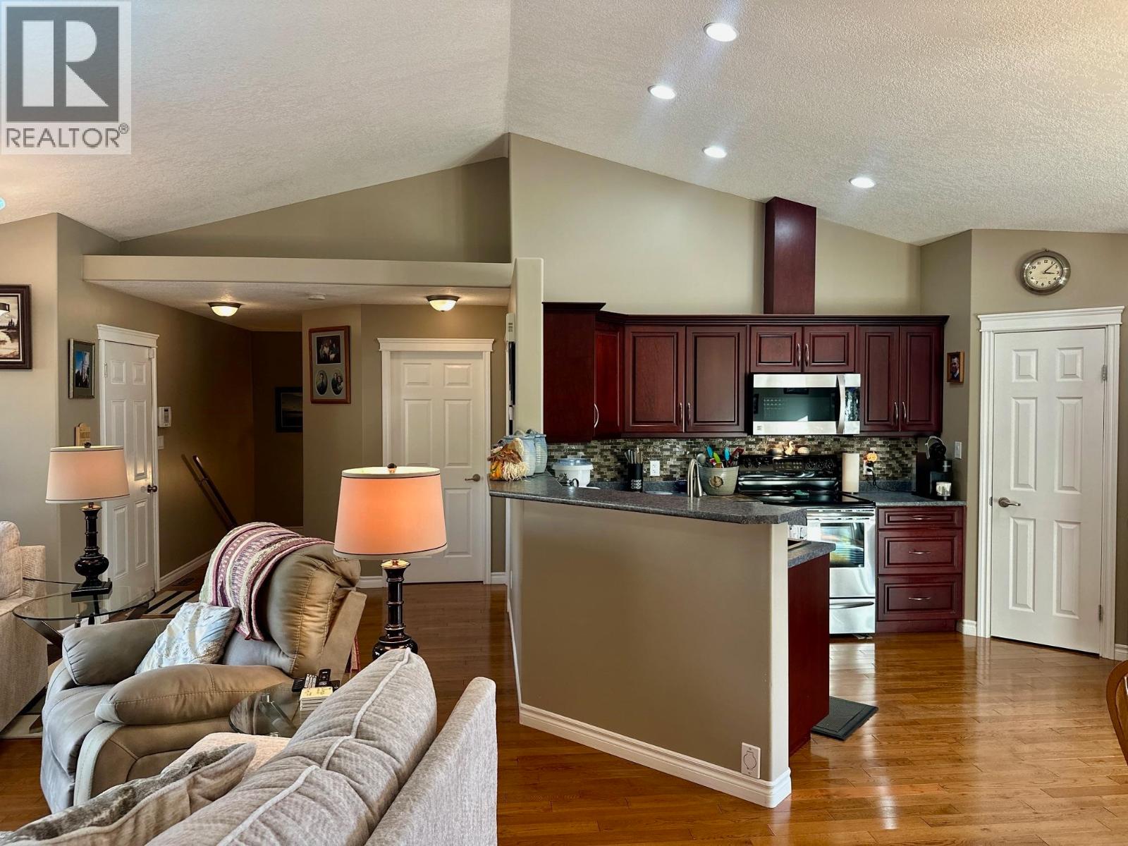 3485 HARGREAVES AVENUE, Vanderhoof