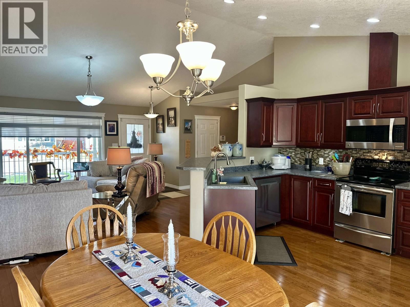 3485 HARGREAVES AVENUE, Vanderhoof