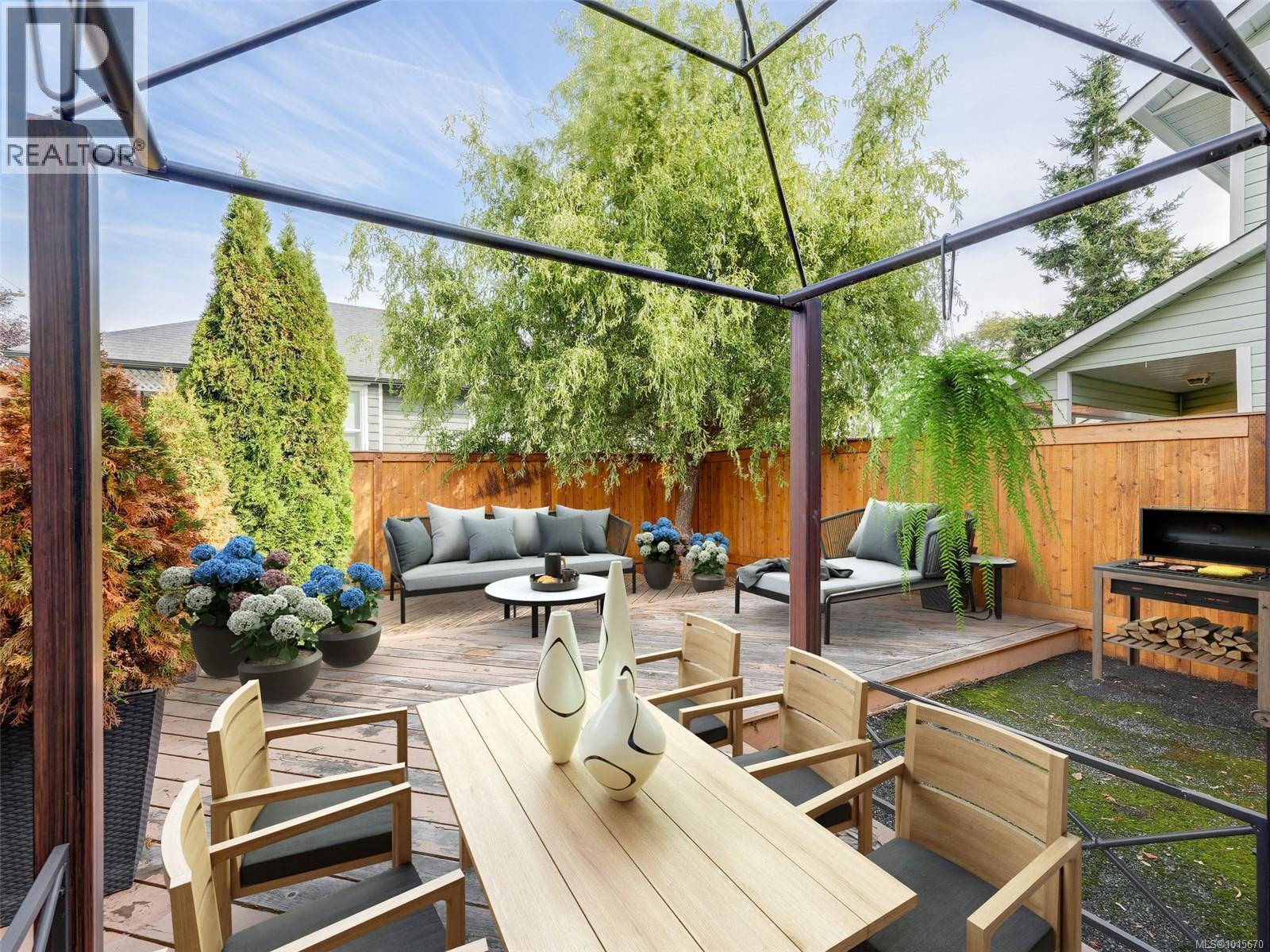 6 1441 Hillside Avenue, Victoria