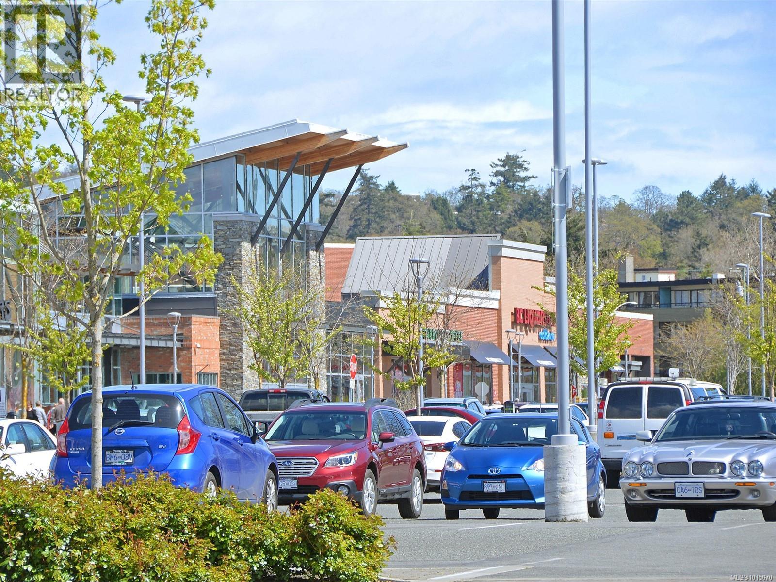 6 1441 Hillside Avenue, Victoria