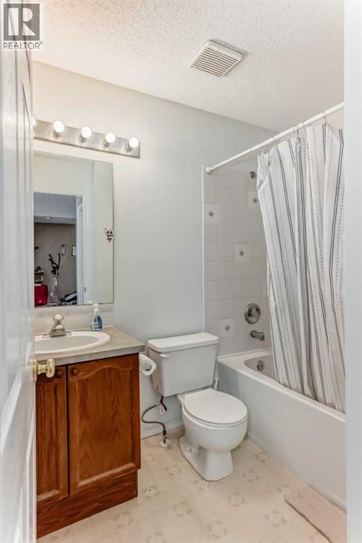 Single Family House for Sale in   Harvest Gold Manor NE Harvest Hills Calgary 