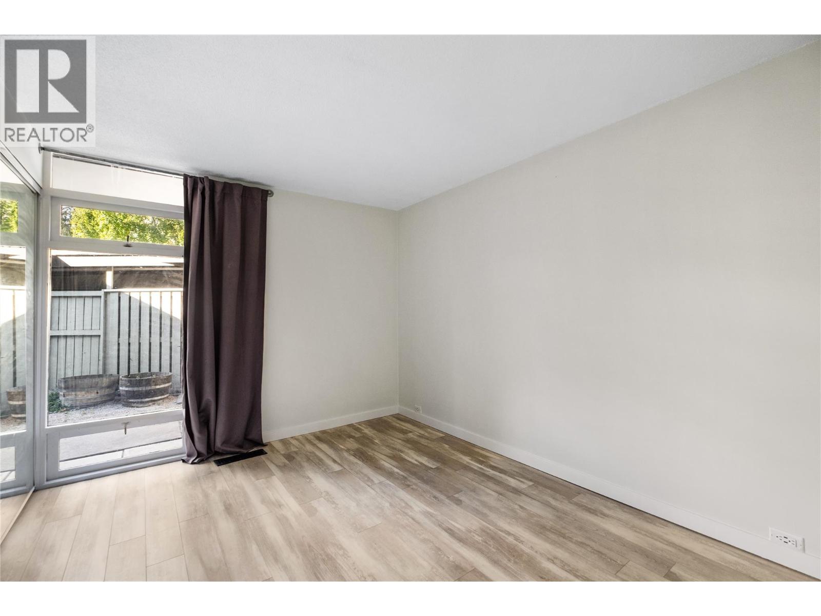 #14 353 Boyce Crescent - 10