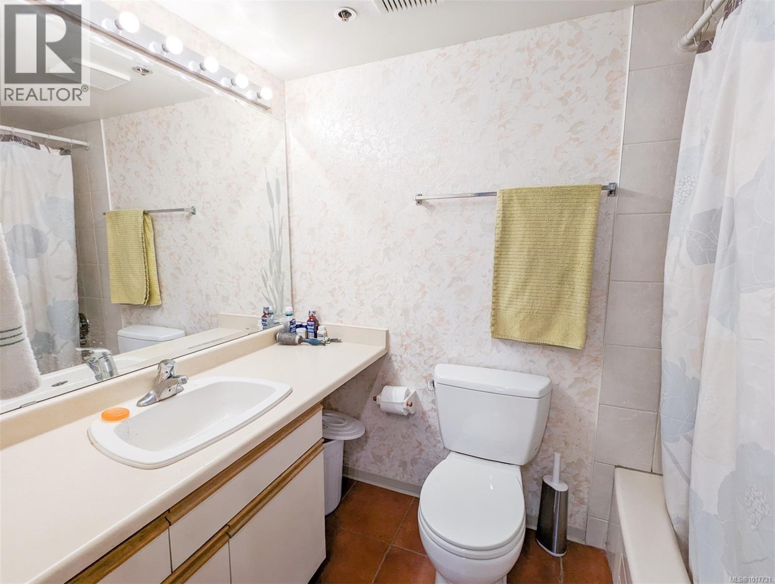 309 1560 Hillside Avenue, Victoria