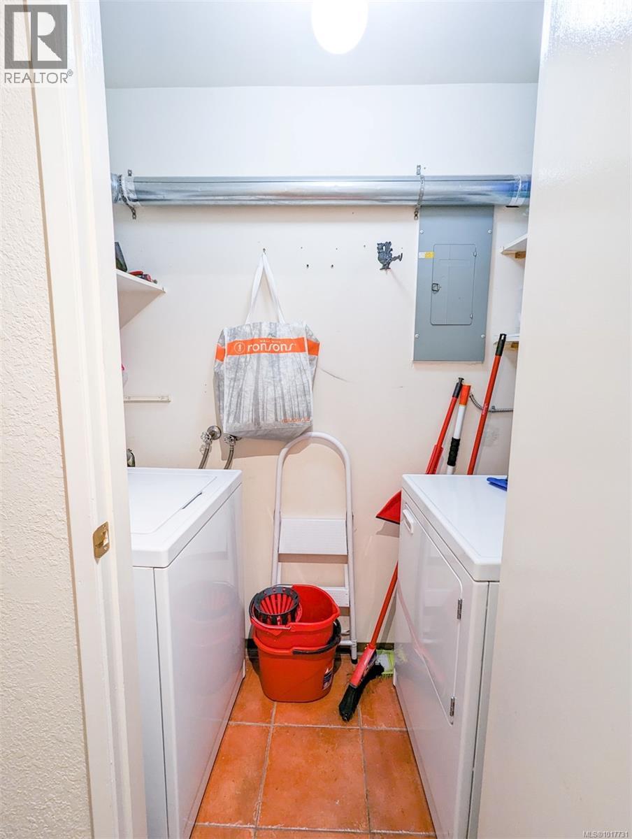 309 1560 Hillside Avenue, Victoria