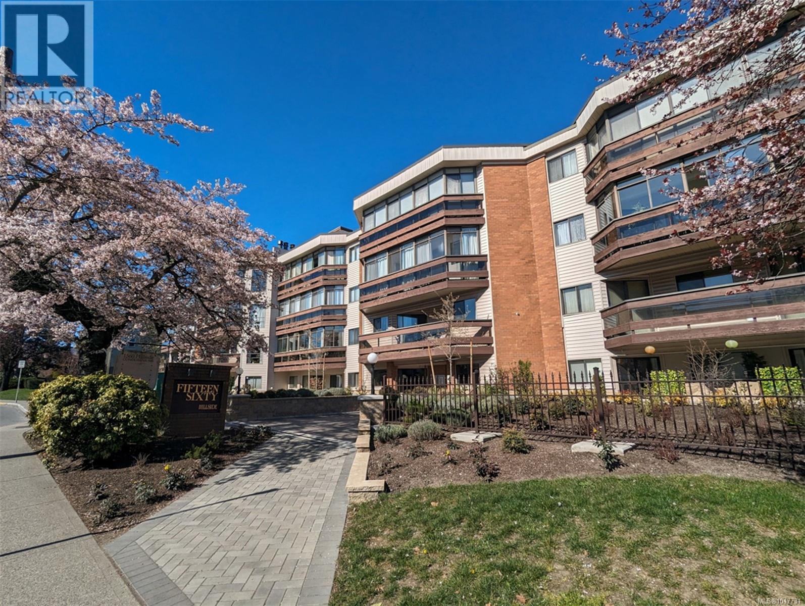 309 1560 Hillside Avenue, Victoria