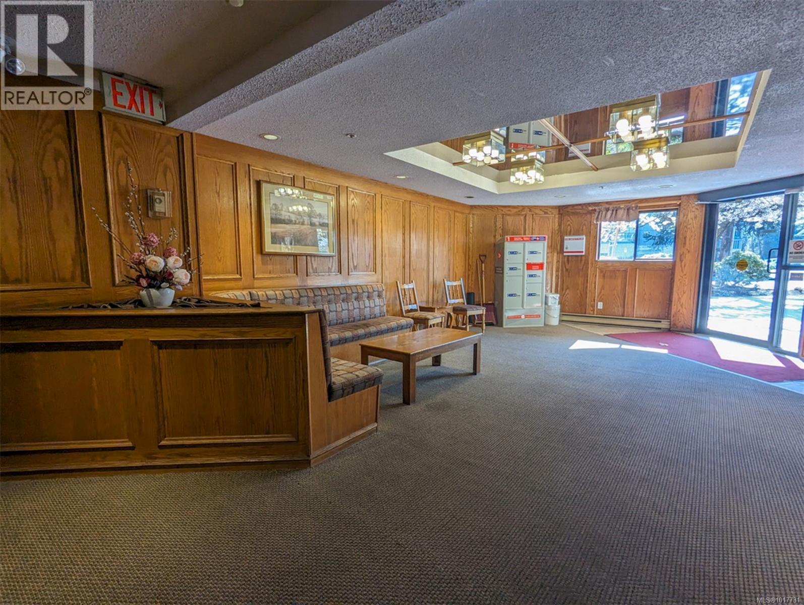 309 1560 Hillside Avenue, Victoria