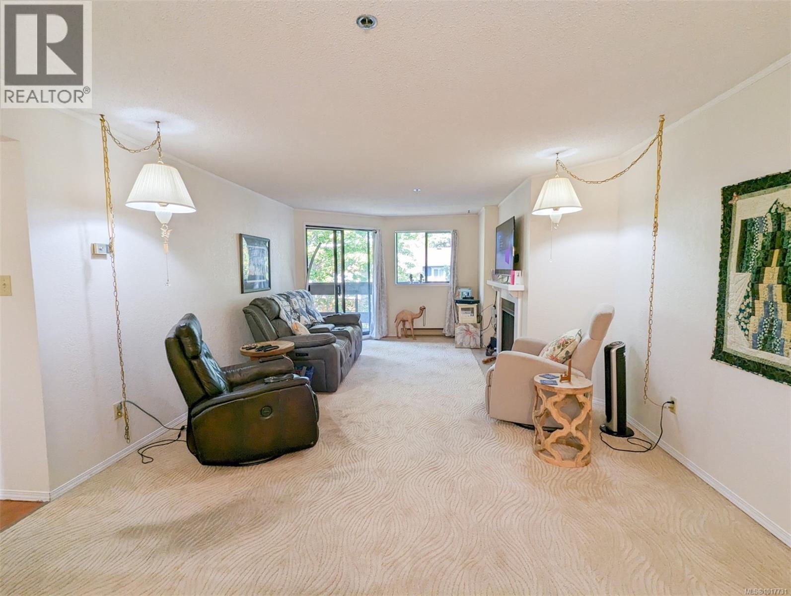 309 1560 Hillside Avenue, Victoria