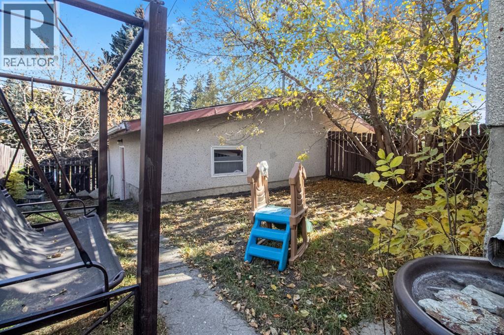 Multi-family House Bi-level for Sale in  &  Dalton Bay NW Dalhousie Calgary 