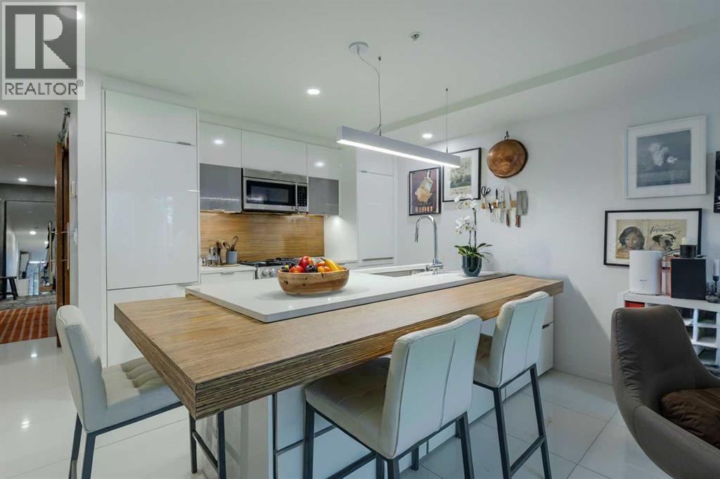 210, 1020 9 Avenue SE, Calgary, Alberta