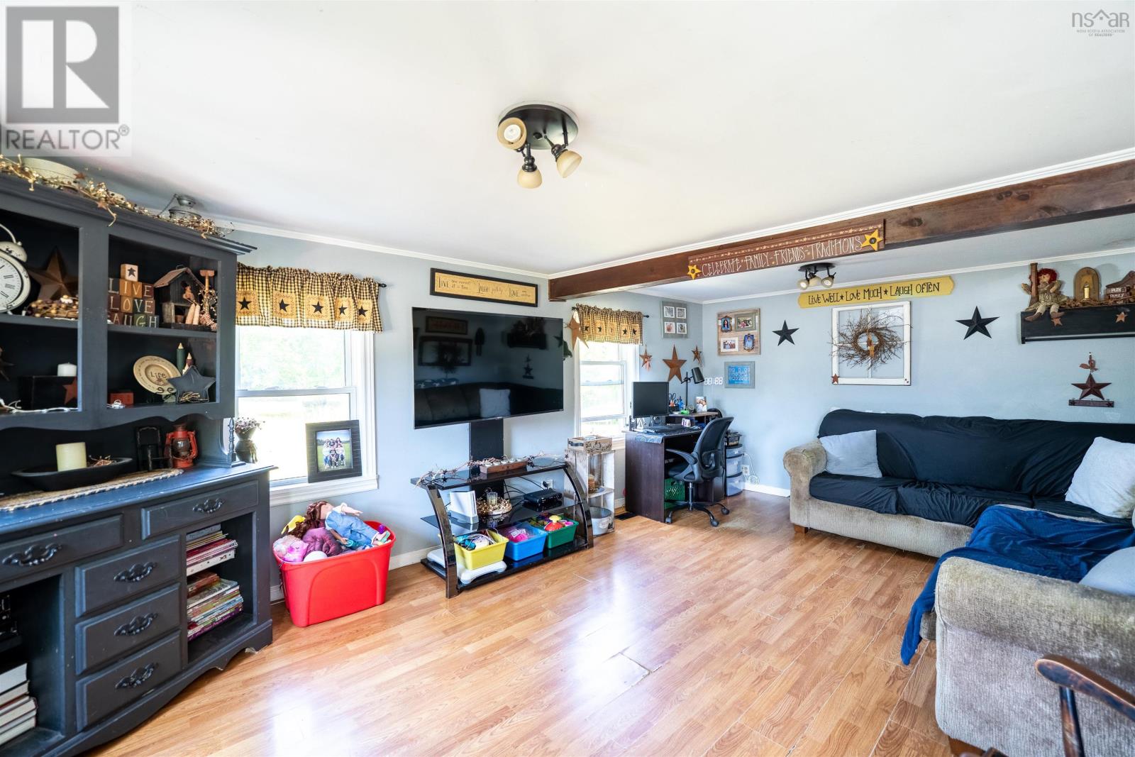 Property 15 of 30 of 101 9281 Highway 101