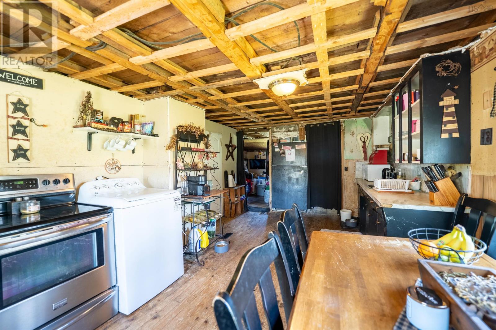 Property 18 of 30 of 101 9281 Highway 101