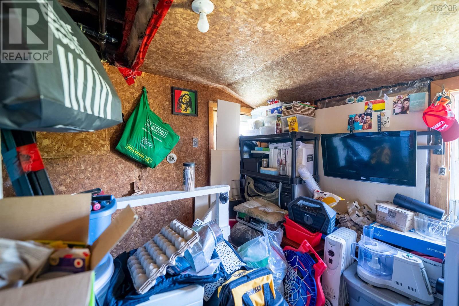 Property 29 of 30 of 101 9281 Highway 101