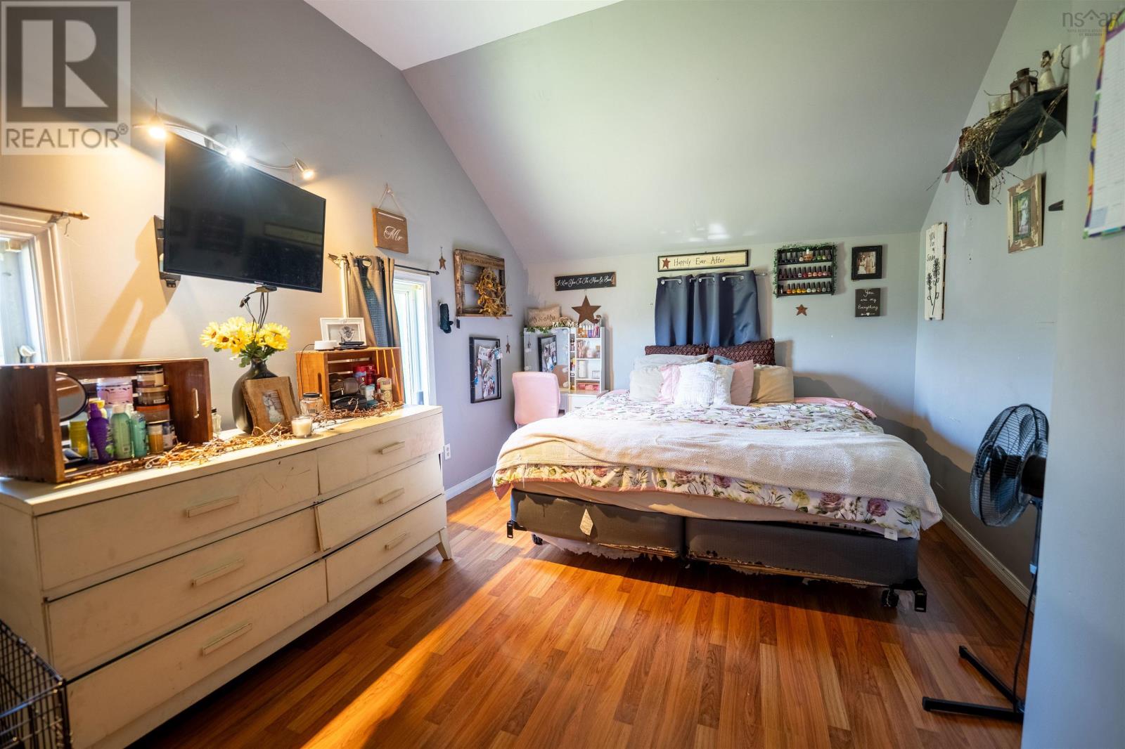 Property 26 of 30 of 101 9281 Highway 101