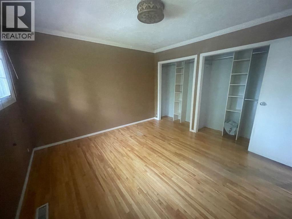 Single Family House Bungalow for Sale in  Bow Crescent NW Bowness Calgary 