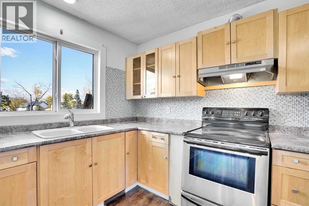 Single Family House for Sale in  Falmead Bay NE Falconridge Calgary 