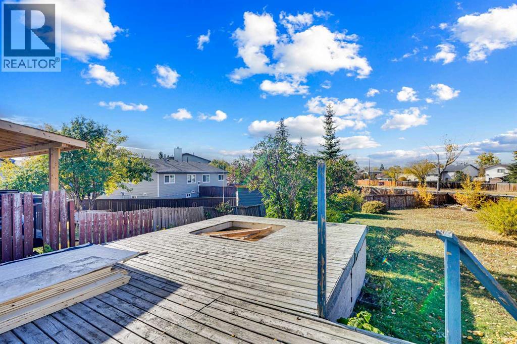 Single Family House for Sale in  Falmead Bay NE Falconridge Calgary 