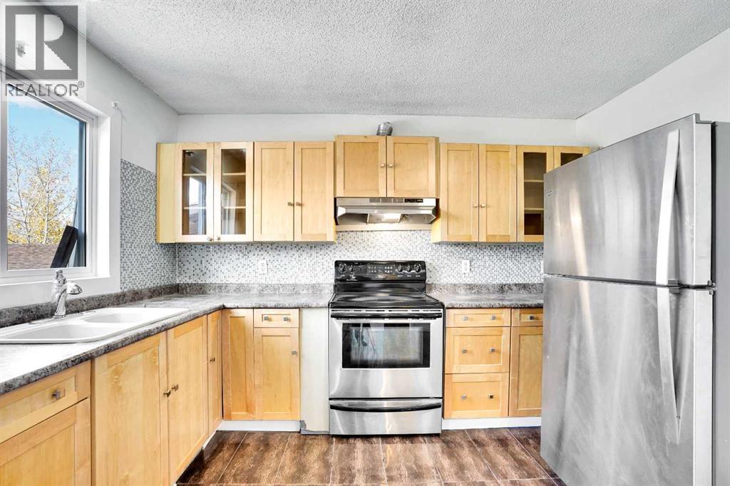 Single Family House for Sale in  Falmead Bay NE Falconridge Calgary 