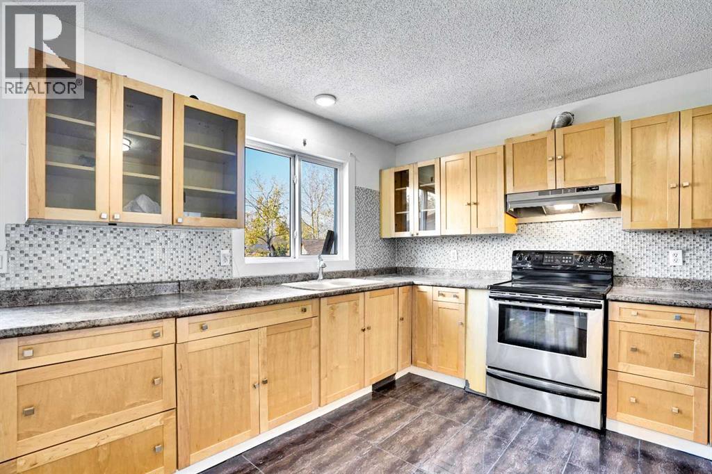 Single Family House for Sale in  Falmead Bay NE Falconridge Calgary 