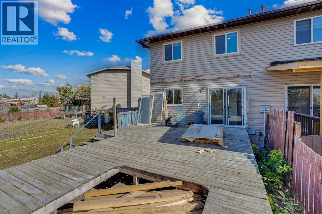 Single Family House for Sale in  Falmead Bay NE Falconridge Calgary 