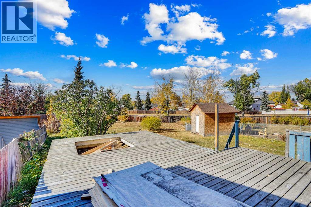 Single Family House for Sale in  Falmead Bay NE Falconridge Calgary 