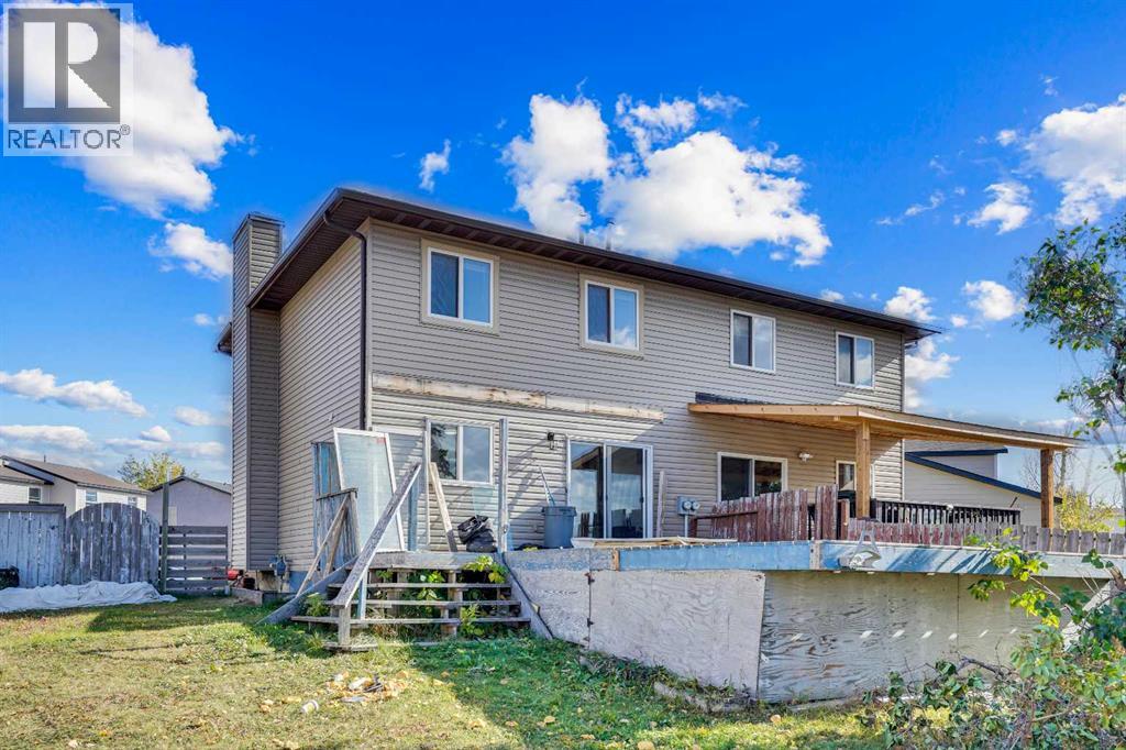 Single Family House for Sale in  Falmead Bay NE Falconridge Calgary 