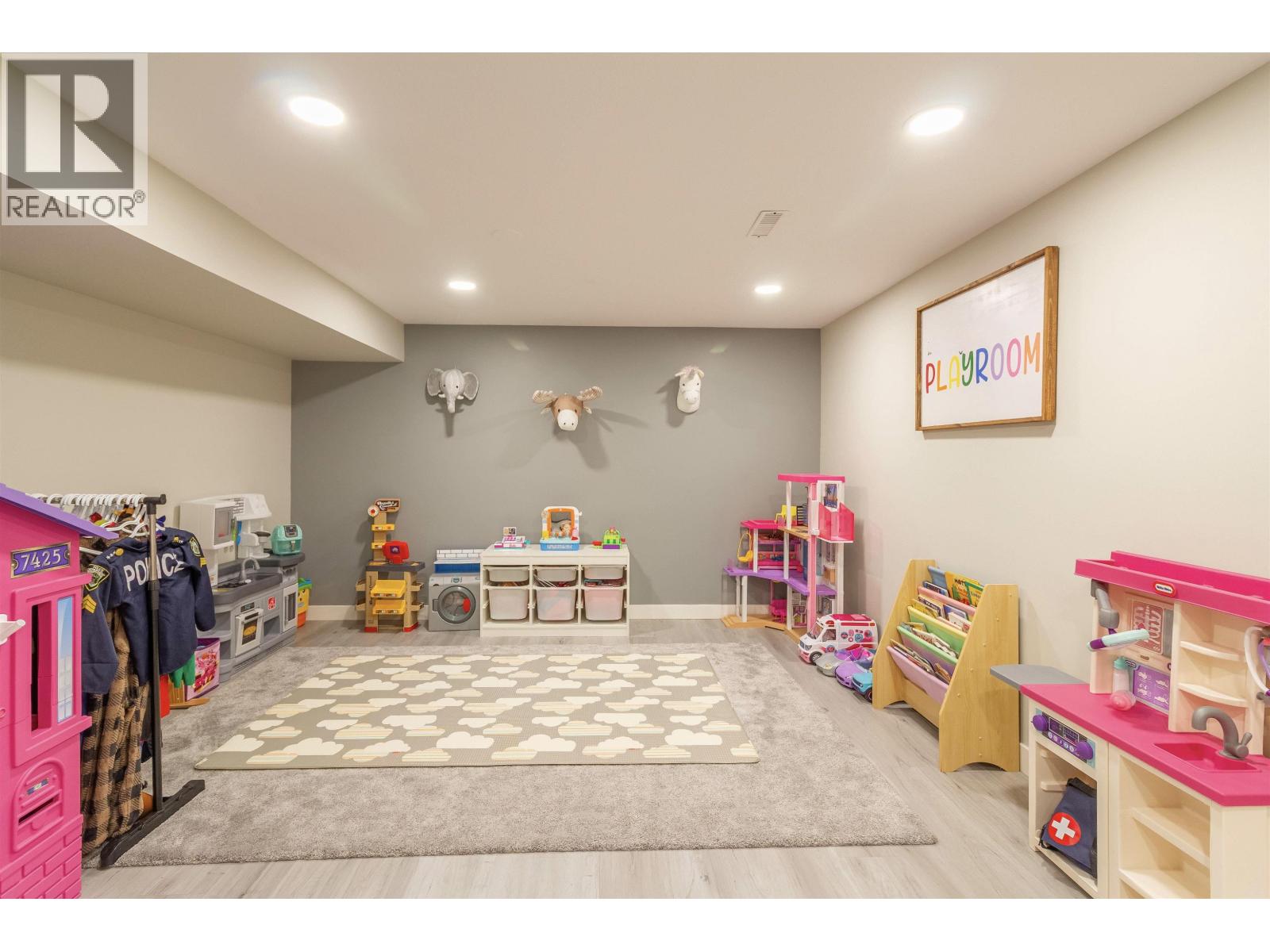 1872 WALNUT CRESCENT, Coquitlam