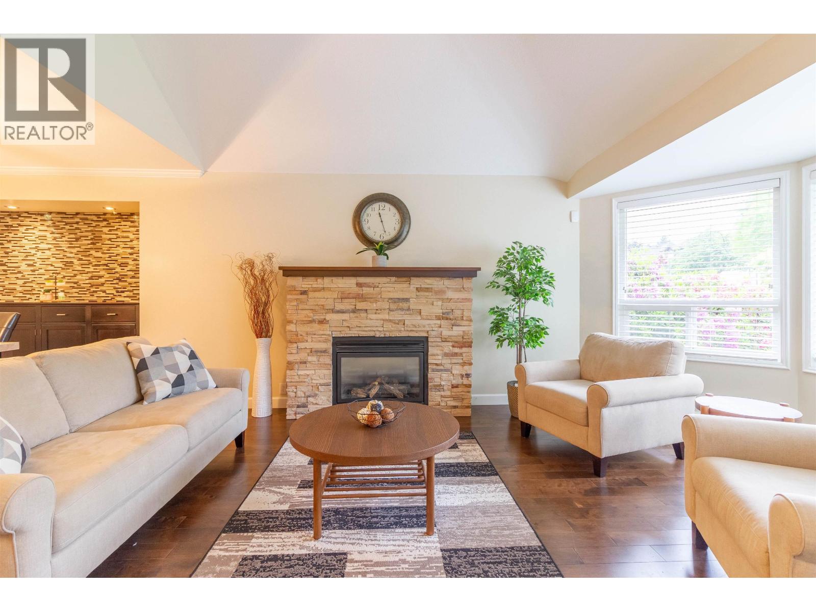 1872 WALNUT CRESCENT, Coquitlam