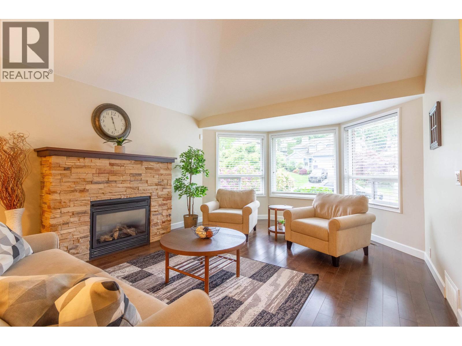 1872 WALNUT CRESCENT, Coquitlam