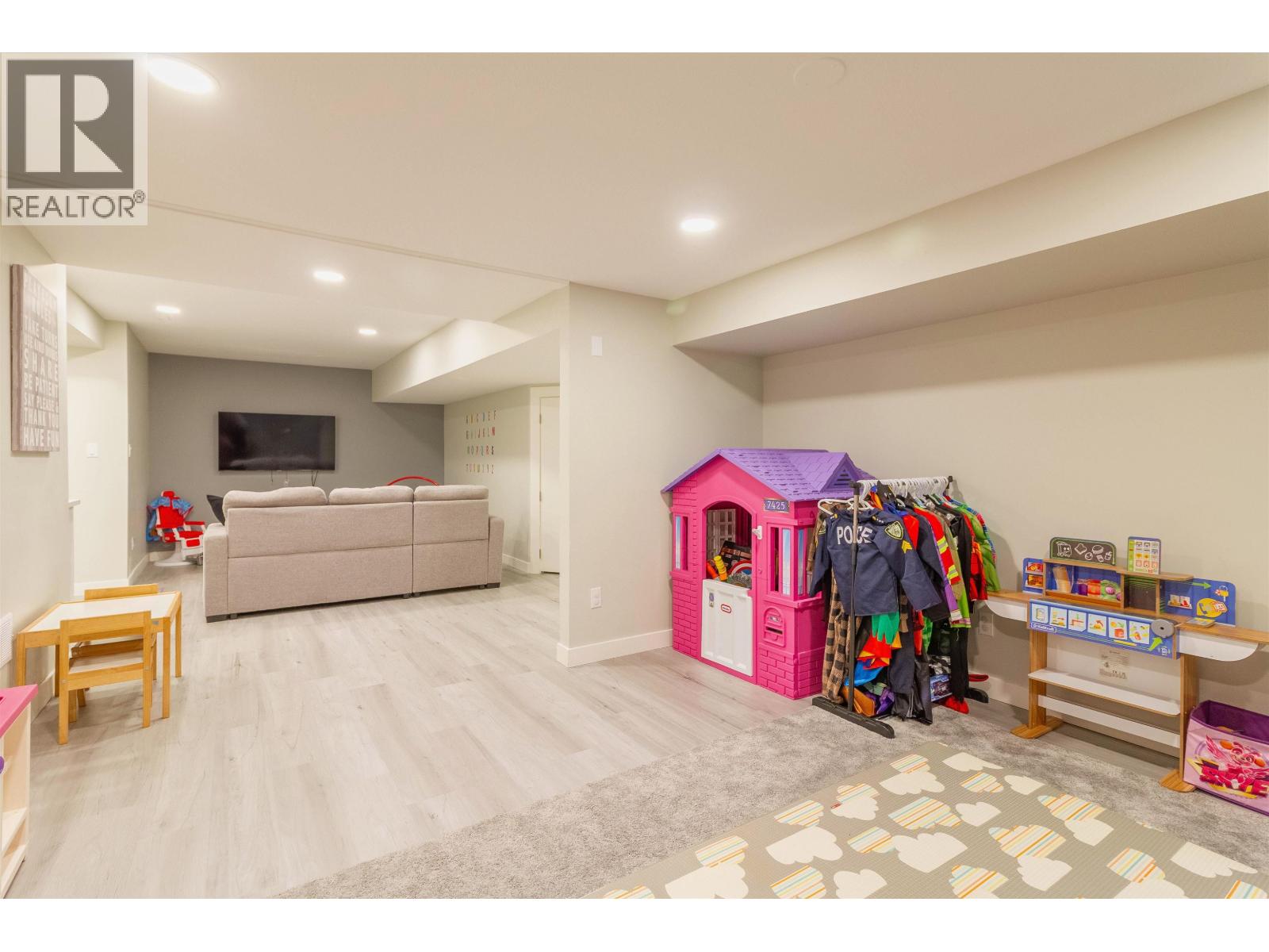 1872 WALNUT CRESCENT, Coquitlam