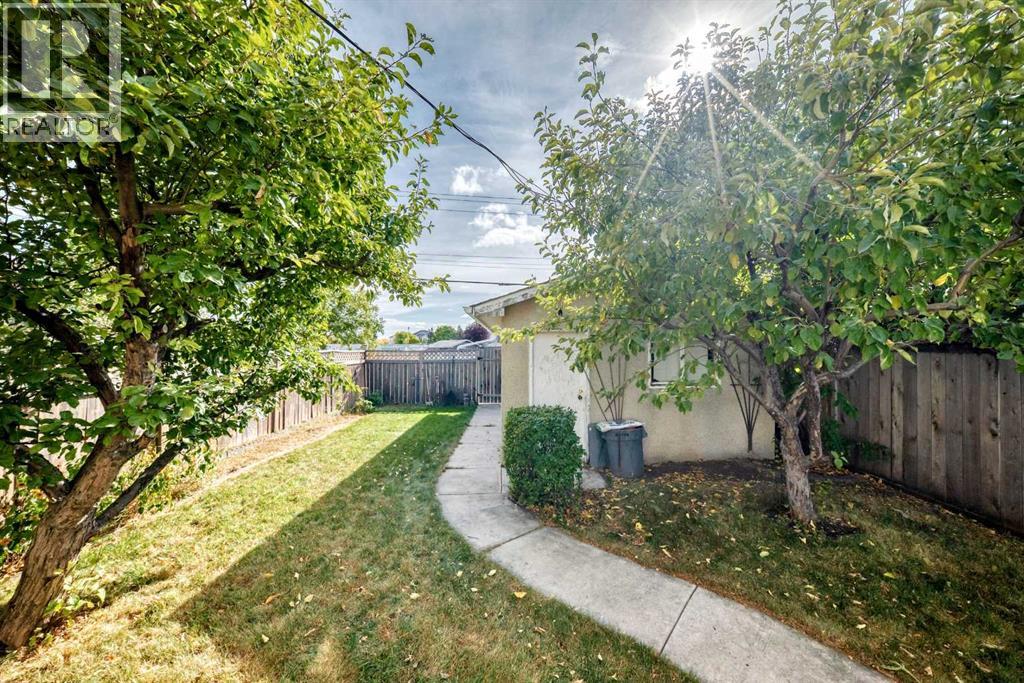 Single Family House Bungalow for Sale in  Pennsburg Way SE Penbrooke Meadows Calgary 