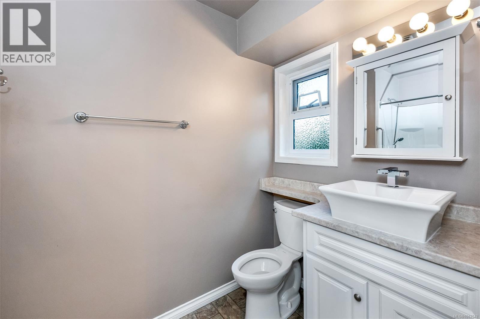  2431 Wilcox Terrace, Central Saanich