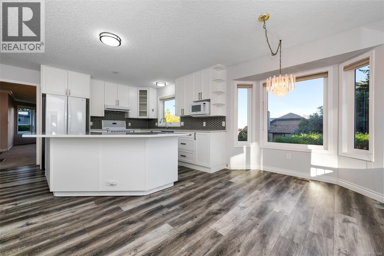  2431 Wilcox Terrace, Central Saanich