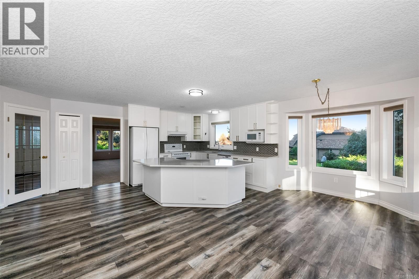  2431 Wilcox Terrace, Central Saanich