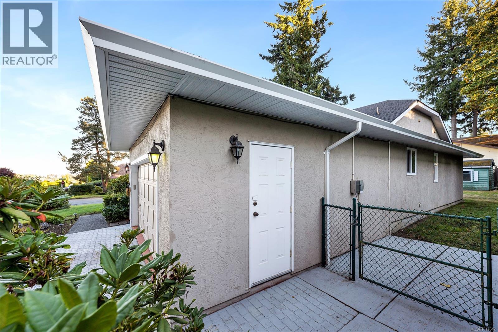  2431 Wilcox Terrace, Central Saanich