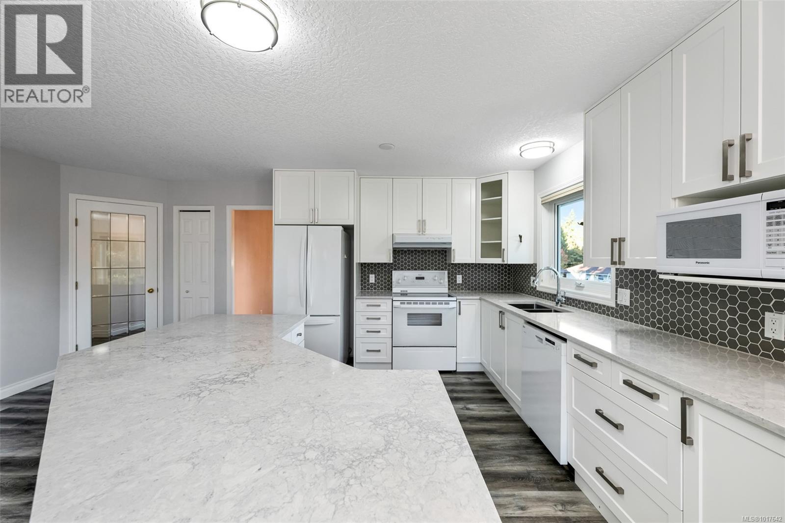  2431 Wilcox Terrace, Central Saanich