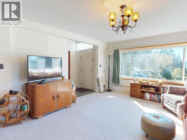 7173 WESTMINSTER STREET, Powell River