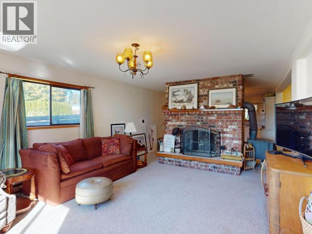 7173 WESTMINSTER STREET, Powell River