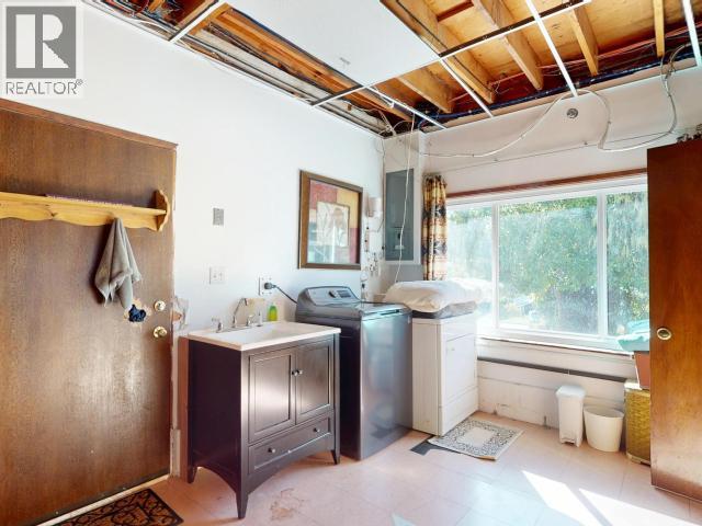7173 WESTMINSTER STREET, Powell River