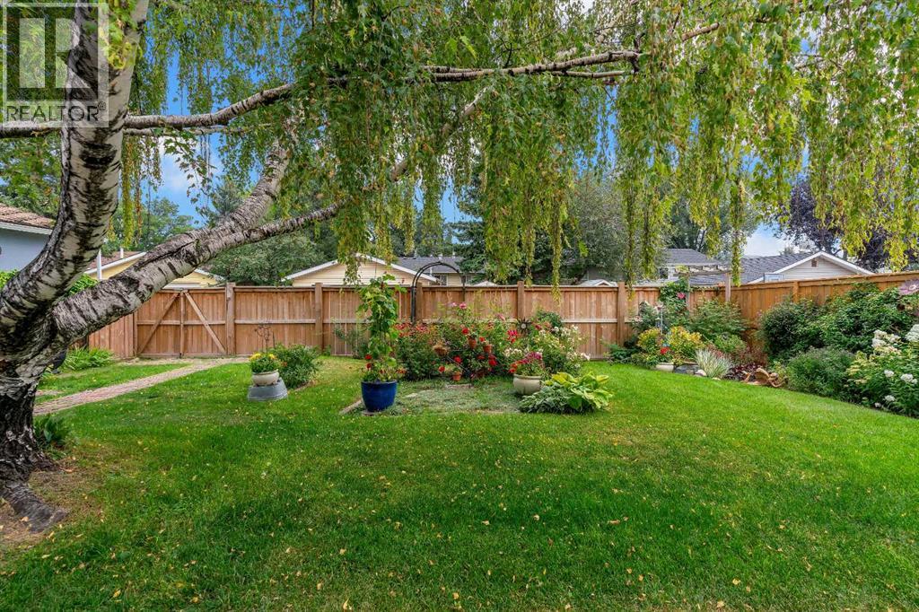 Single Family House 4 Level for Sale in   Avenue NE Rundle Calgary 