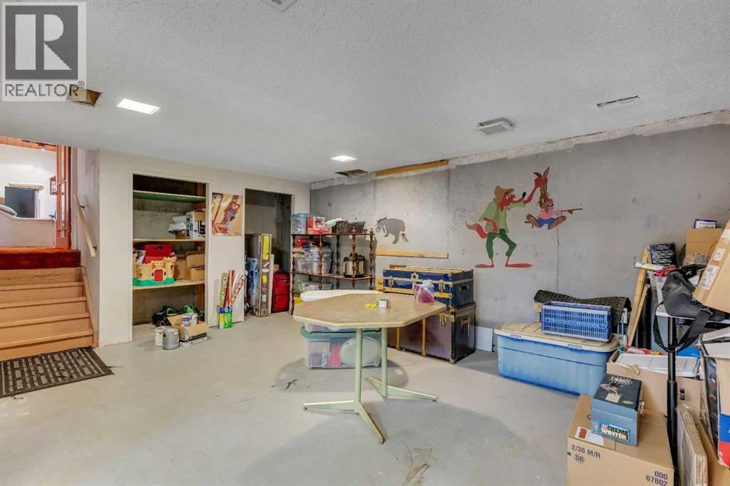 Single Family House 4 Level for Sale in   Avenue NE Rundle Calgary 