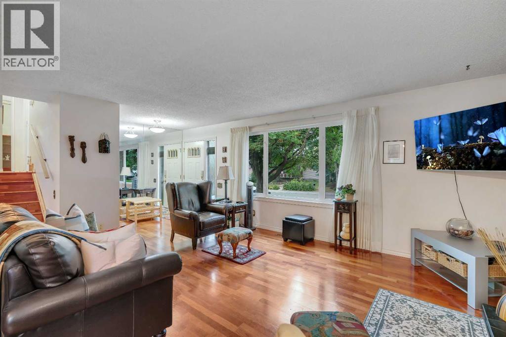 Single Family House 4 Level for Sale in   Avenue NE Rundle Calgary 