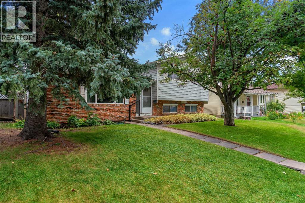 Single Family House 4 Level for Sale in   Avenue NE Rundle Calgary 