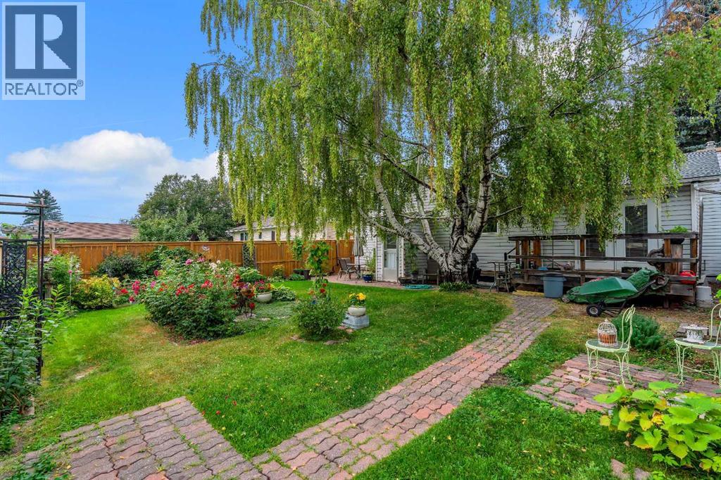 Single Family House 4 Level for Sale in   Avenue NE Rundle Calgary 