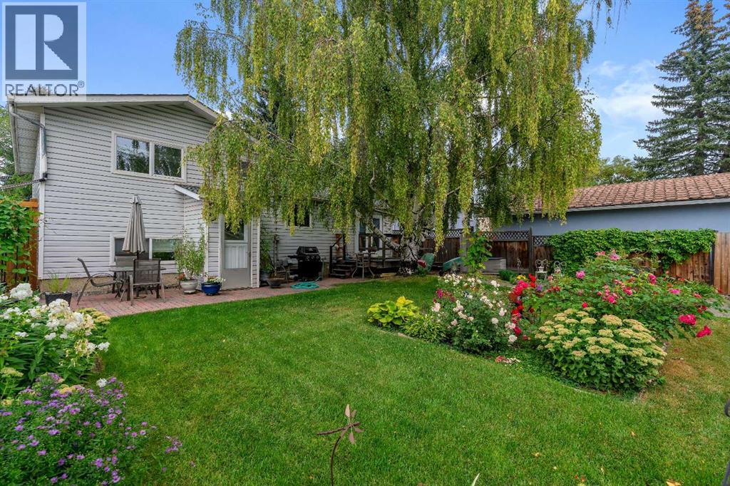 Single Family House 4 Level for Sale in   Avenue NE Rundle Calgary 