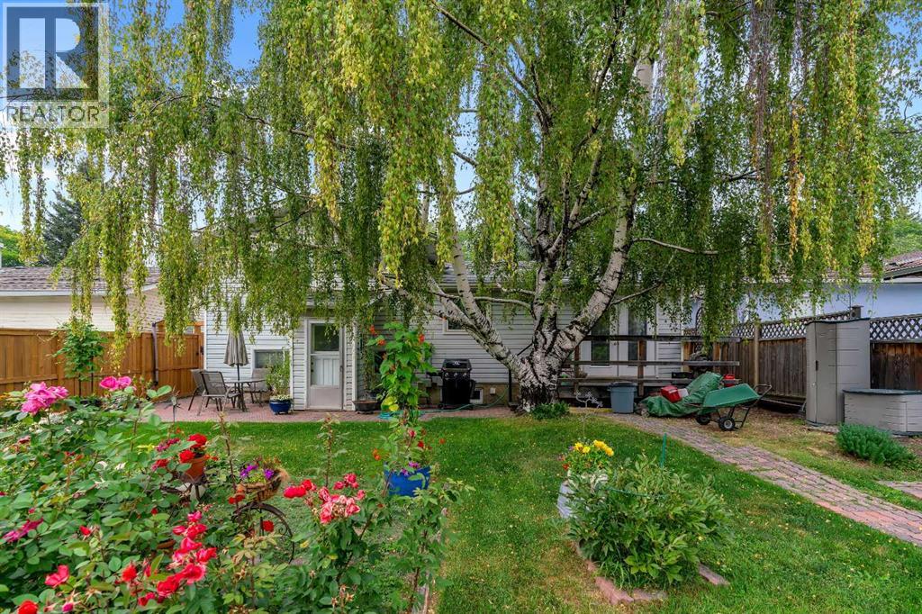 Single Family House 4 Level for Sale in   Avenue NE Rundle Calgary 