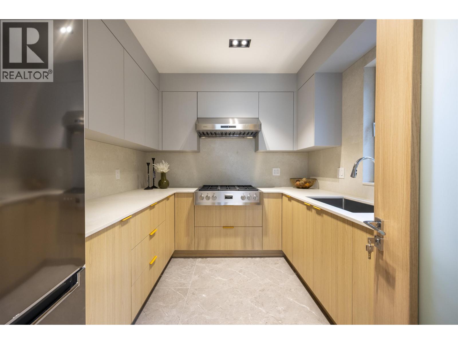 9240 SAUNDERS Road, Richmond