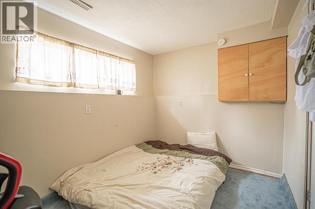 Single Family House 4 Level for Sale in  Laguna Way NE Monterey Park Calgary 