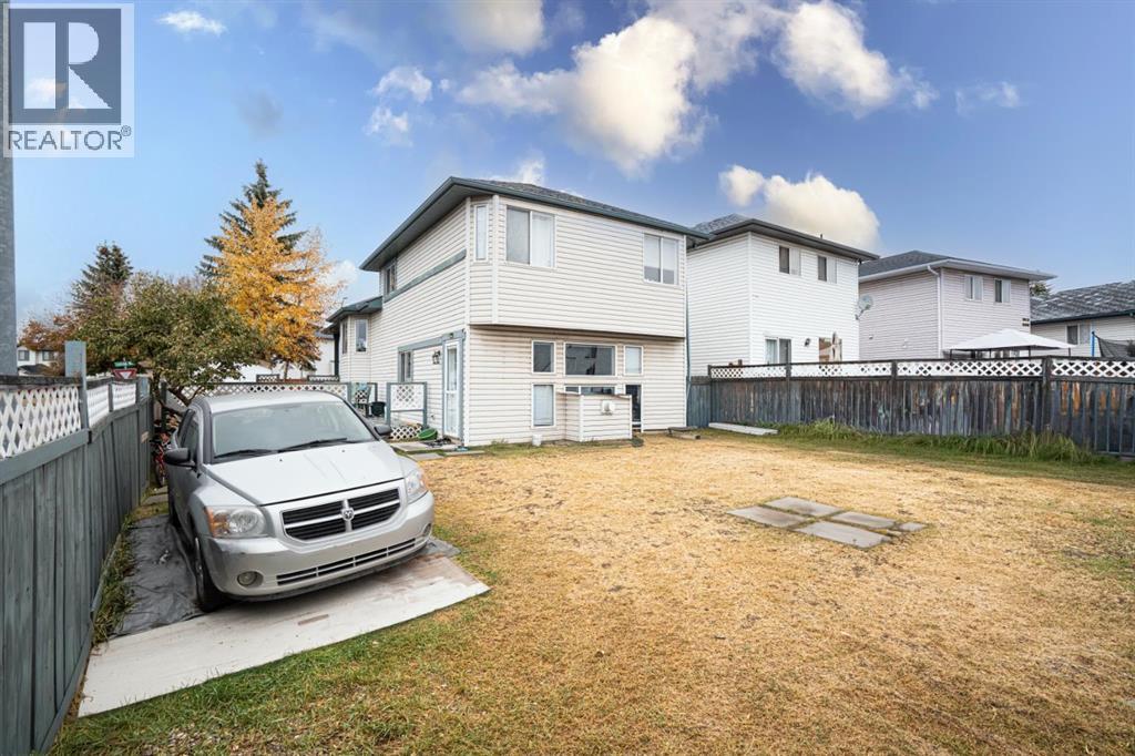 Single Family House 4 Level for Sale in  Laguna Way NE Monterey Park Calgary 