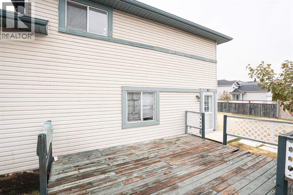 Single Family House 4 Level for Sale in  Laguna Way NE Monterey Park Calgary 