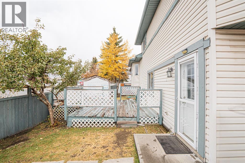 Single Family House 4 Level for Sale in  Laguna Way NE Monterey Park Calgary 